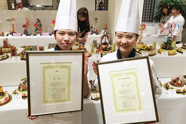 北海道洋菓子作品コンテスト大会で在校生2名が受賞しました！