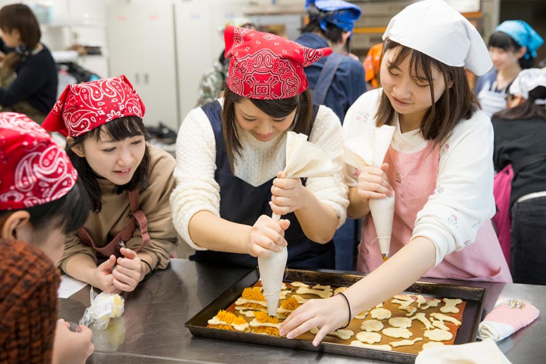 【先生によるお役立ち情報】ペット学科とお菓子のコラボ！ワンちゃんも一緒に食べられる特別スイーツ！