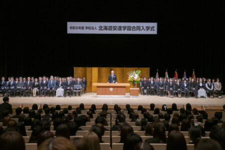 令和8年度 北海道安達学園 5校合同入学式 が行われました。
